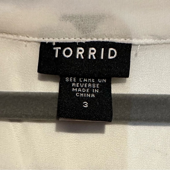 Torrid Sheer top Ivory Size 3 (22/24) GREAT CONDITION - Picture 3 of 5